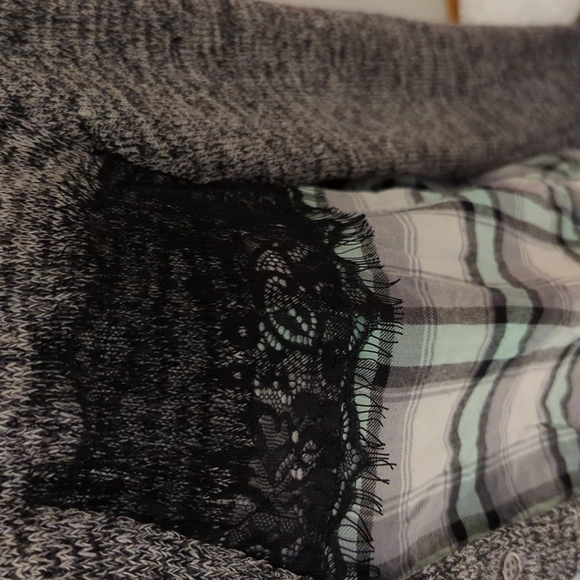 Plaid Sweater Top Size L - Picture 3 of 6